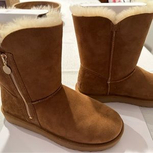 Ugg Bailey Zip Short Chestnut boots NIB size 10